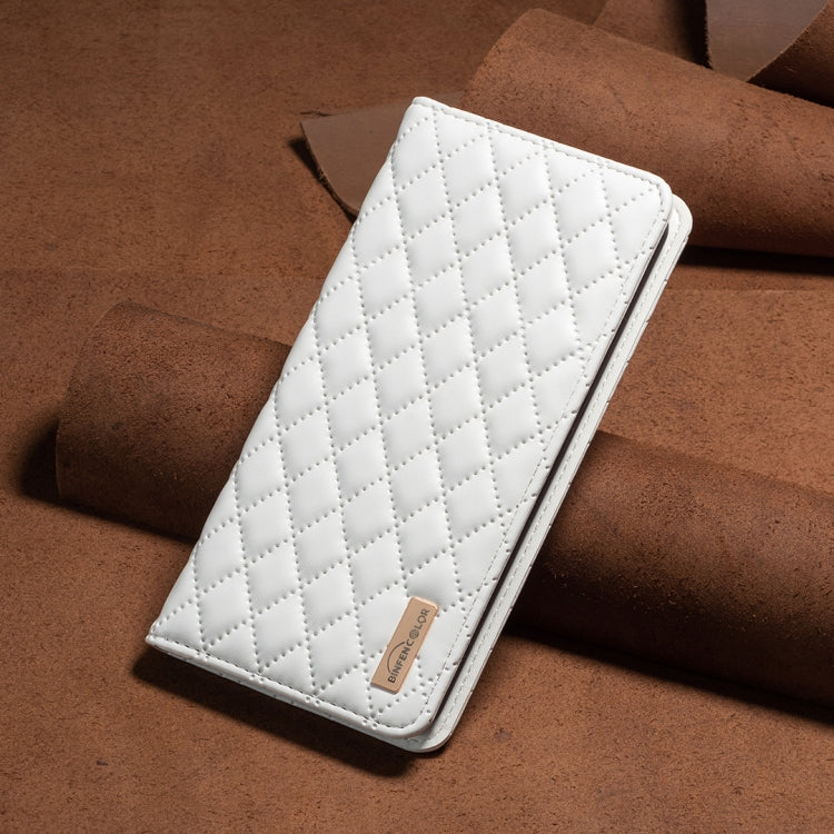 For Samsung Galaxy S25 Ultra 5G Diamond Lattice Magnetic Leather Flip Phone Case(White) - Galaxy S25 Ultra 5G Cases by PMC Jewellery | Online Shopping South Africa | PMC Jewellery | Buy Now Pay Later Mobicred