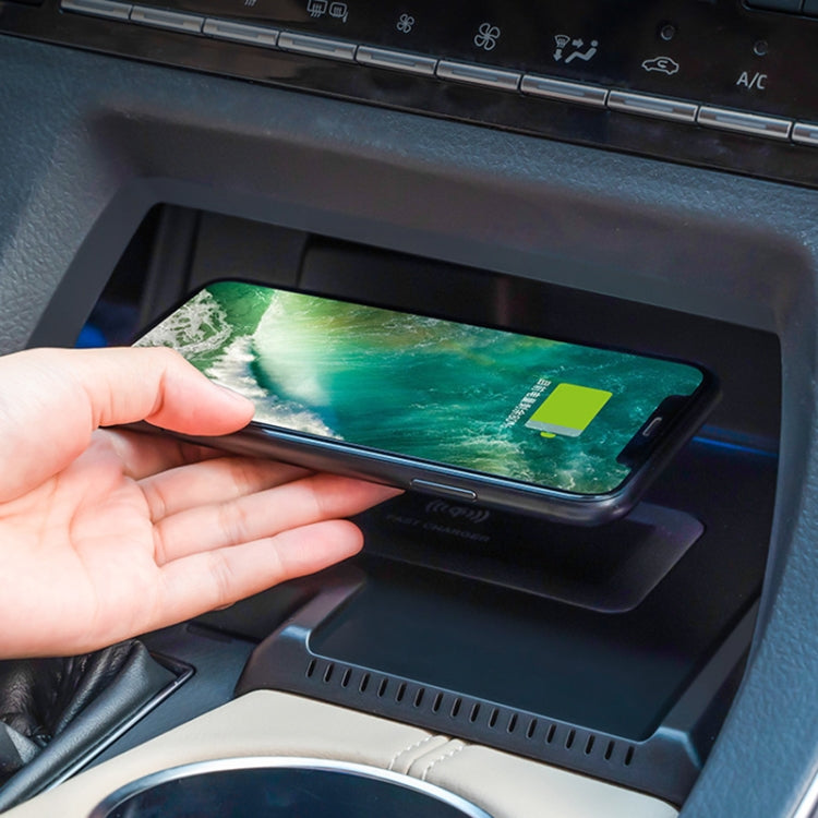 HFC-1060 Car Qi Standard Wireless Charger 10W Quick Charging for Toyota Avalon 2019-2021, Left Driving - Wireless Charging Pads by PMC TechLife | Online Shopping South Africa | PMC TechLife